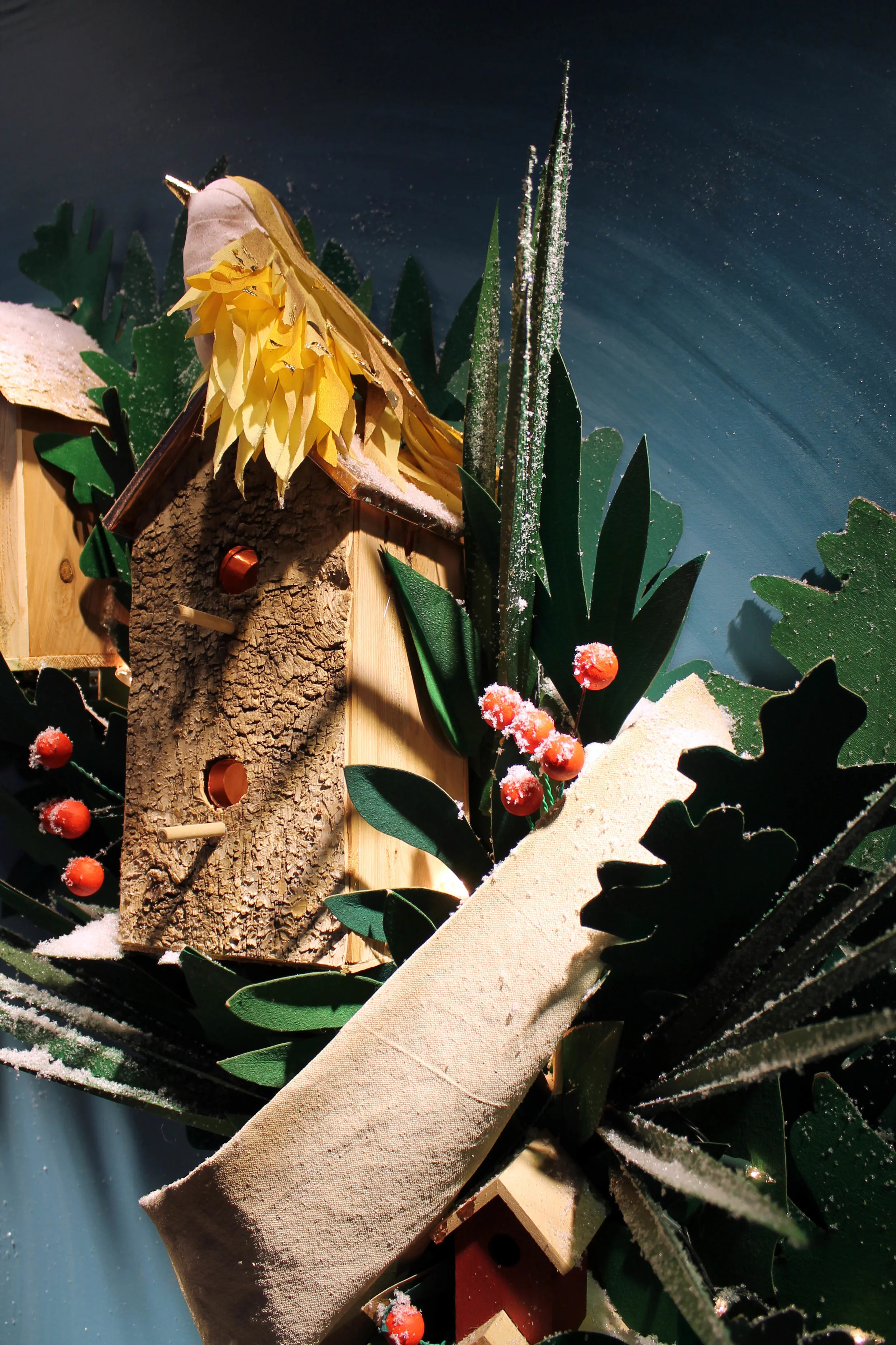 Holiday Window [don mills] 522 detail3.jpg