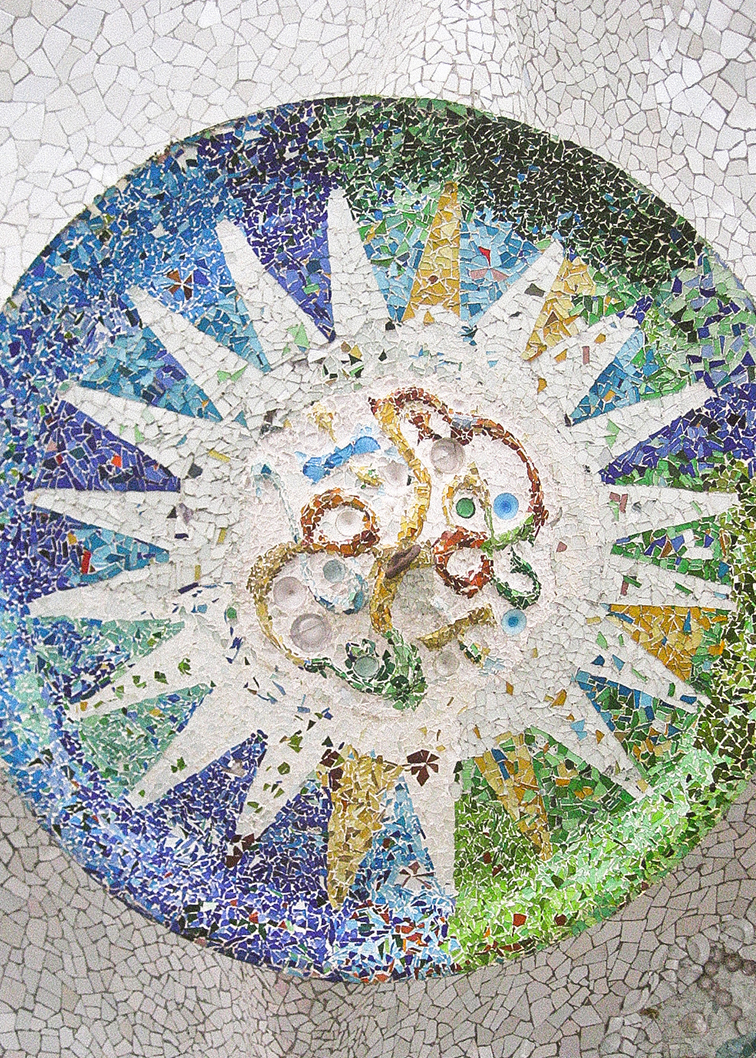 Mozaico en el techo en pabelló de Park Güell