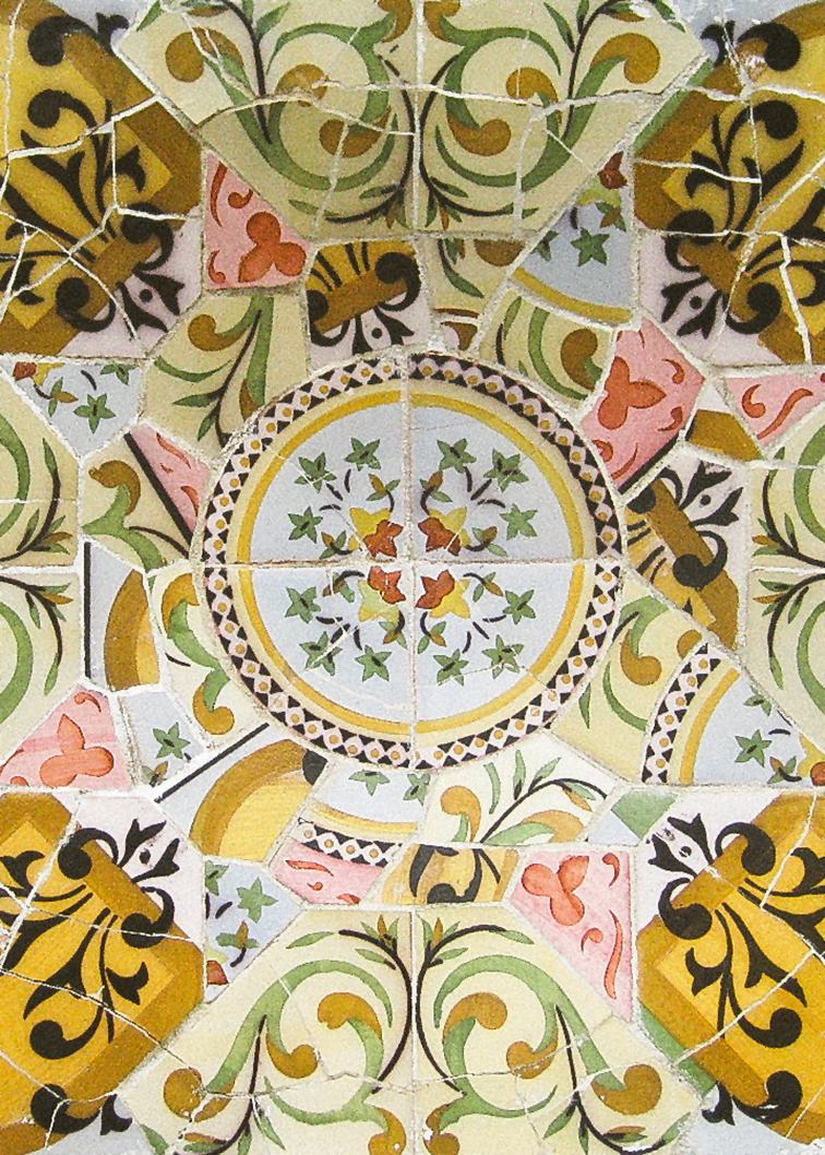 Mozaico en pared exterior de Park Güell