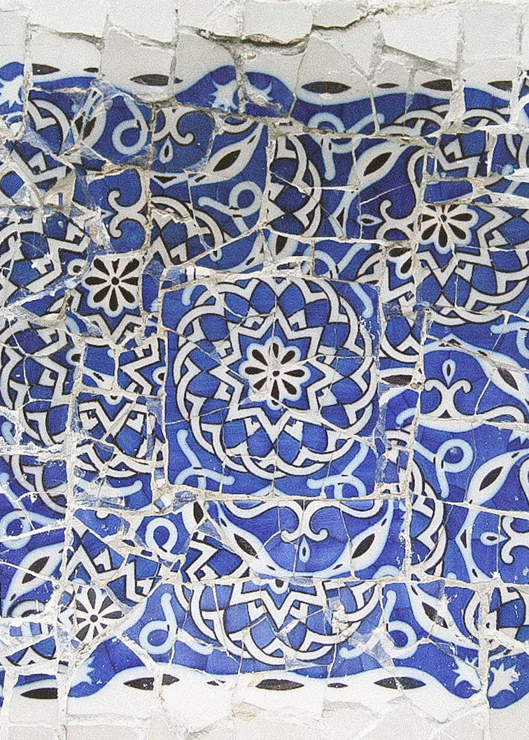 Mozaico en pared exterior de Park Güell