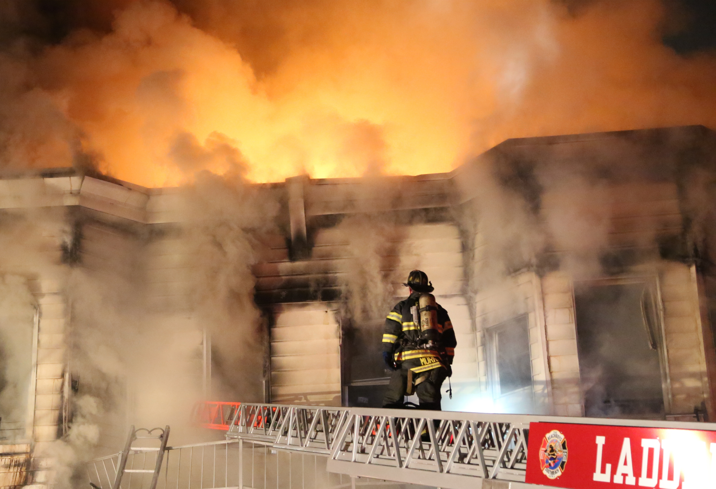 FIRE_AT_205_CHESTNUT_AVENUE_18905911.jpg