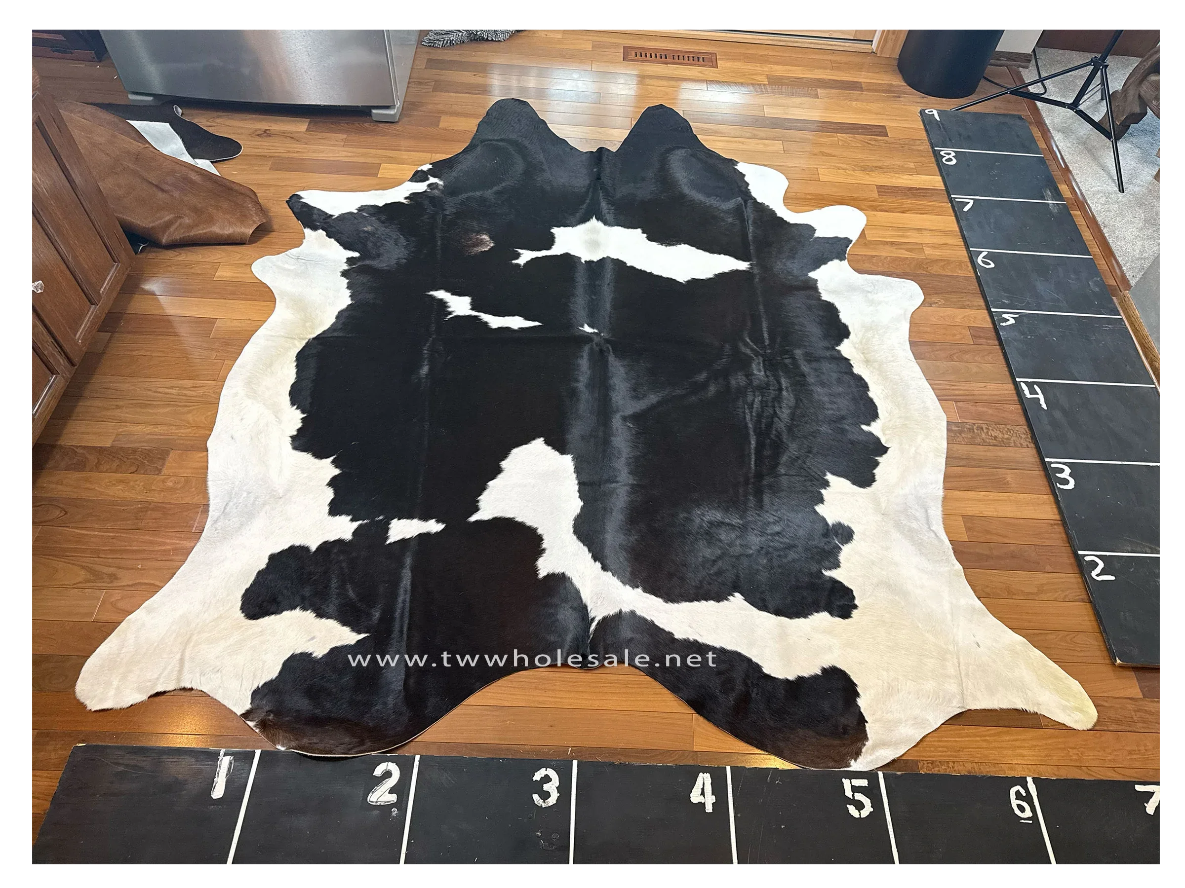 spotted black white cowhide rug #2017