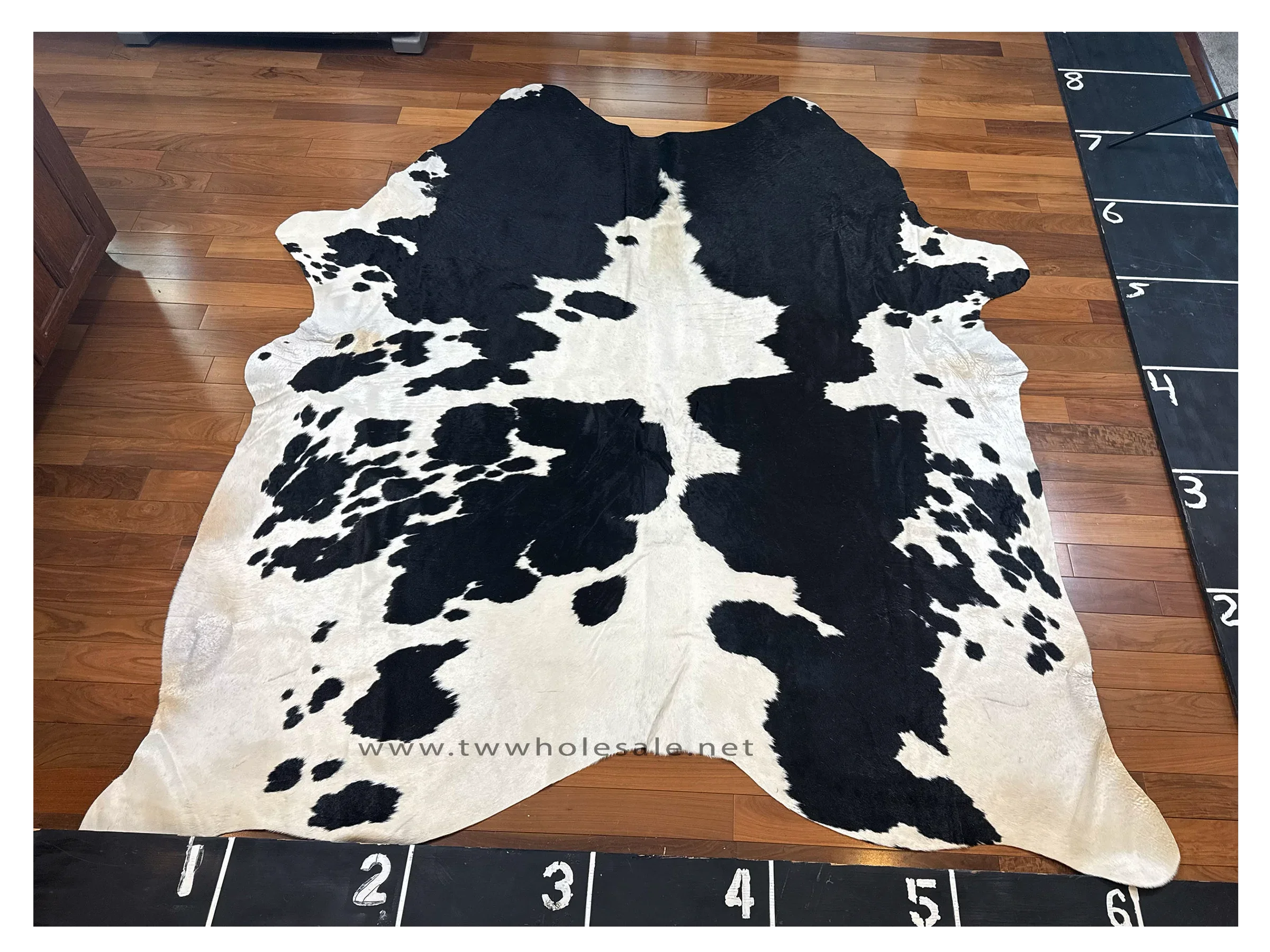 spotted  black white cowhide rug #2019