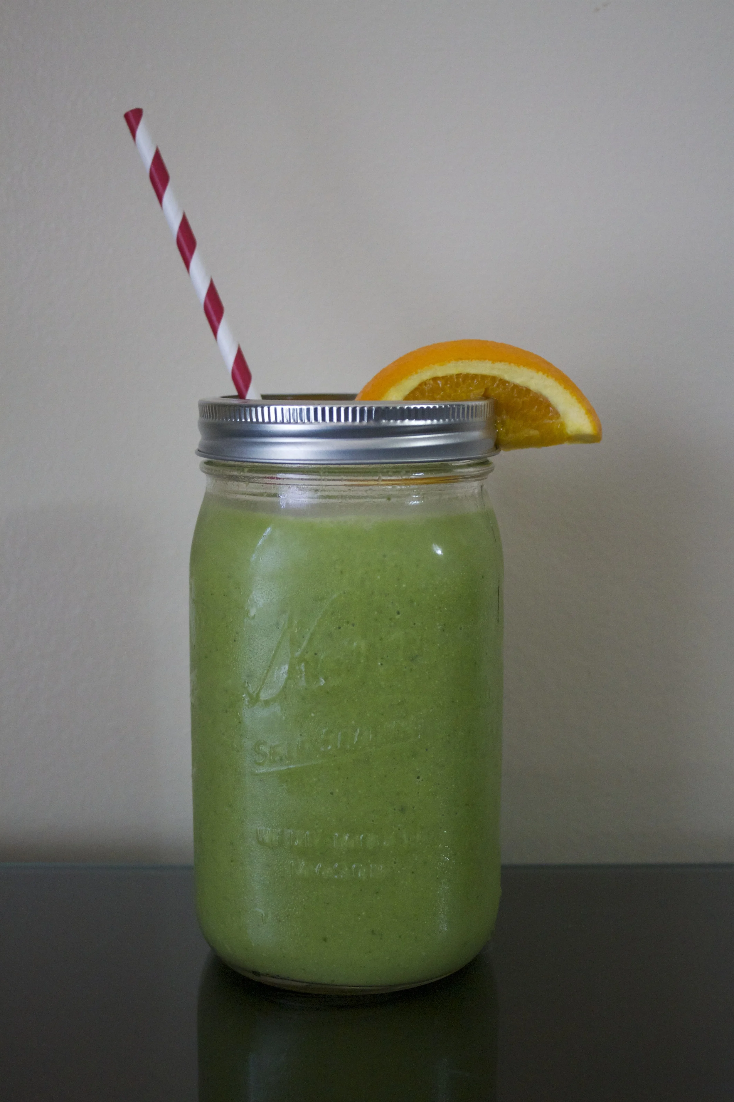 In this smoothie: -3 leafs of kale (peeled off the stalk) -2 handfuls of spinach -1 handful of pineapples -1 handful of mangos -1/2 cup orange juice -1 cup of apple juice -3 tablespoons of hemp hearts -1 tablespoon of fish oil -1 handful of ice