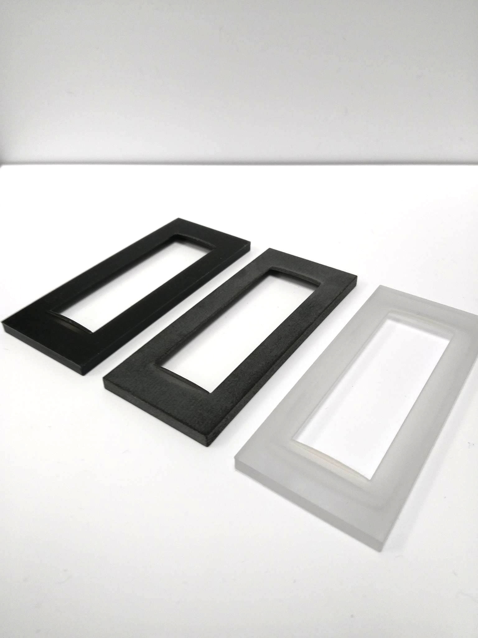 Carbon-filled nylon panels 3D printed with selective laser sintering (SLS).