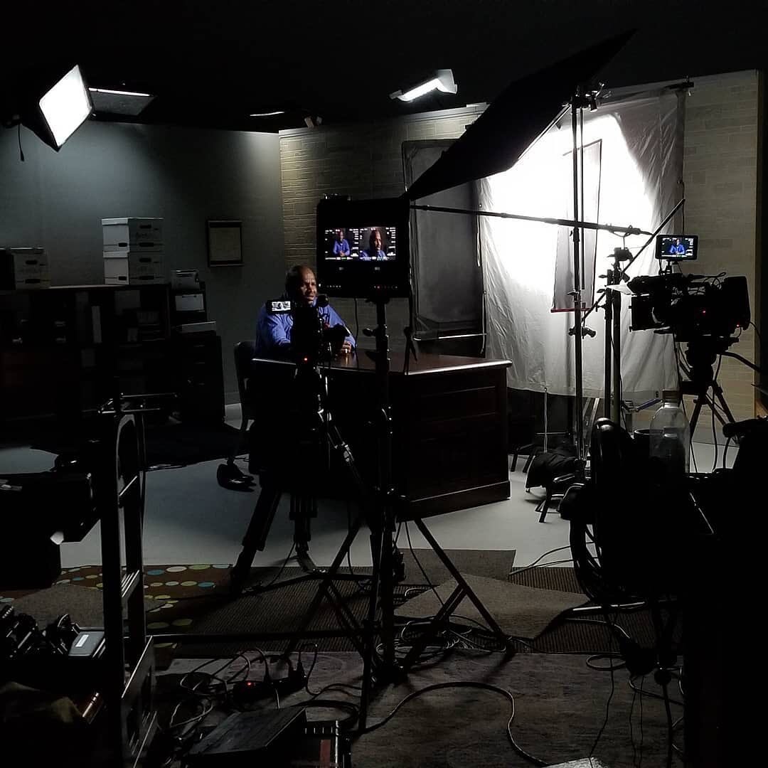 Random production picture on my phone. 
.
.
.
.
.
#interview #stage #production #setlife #lighting #cinematography #dop #dp #camera #camerasept @stelmostage #bts #behidthescenes #filmtexas #texasfilm #filmmaker #film @filmmkrs @filmakrs @texasfilmcom