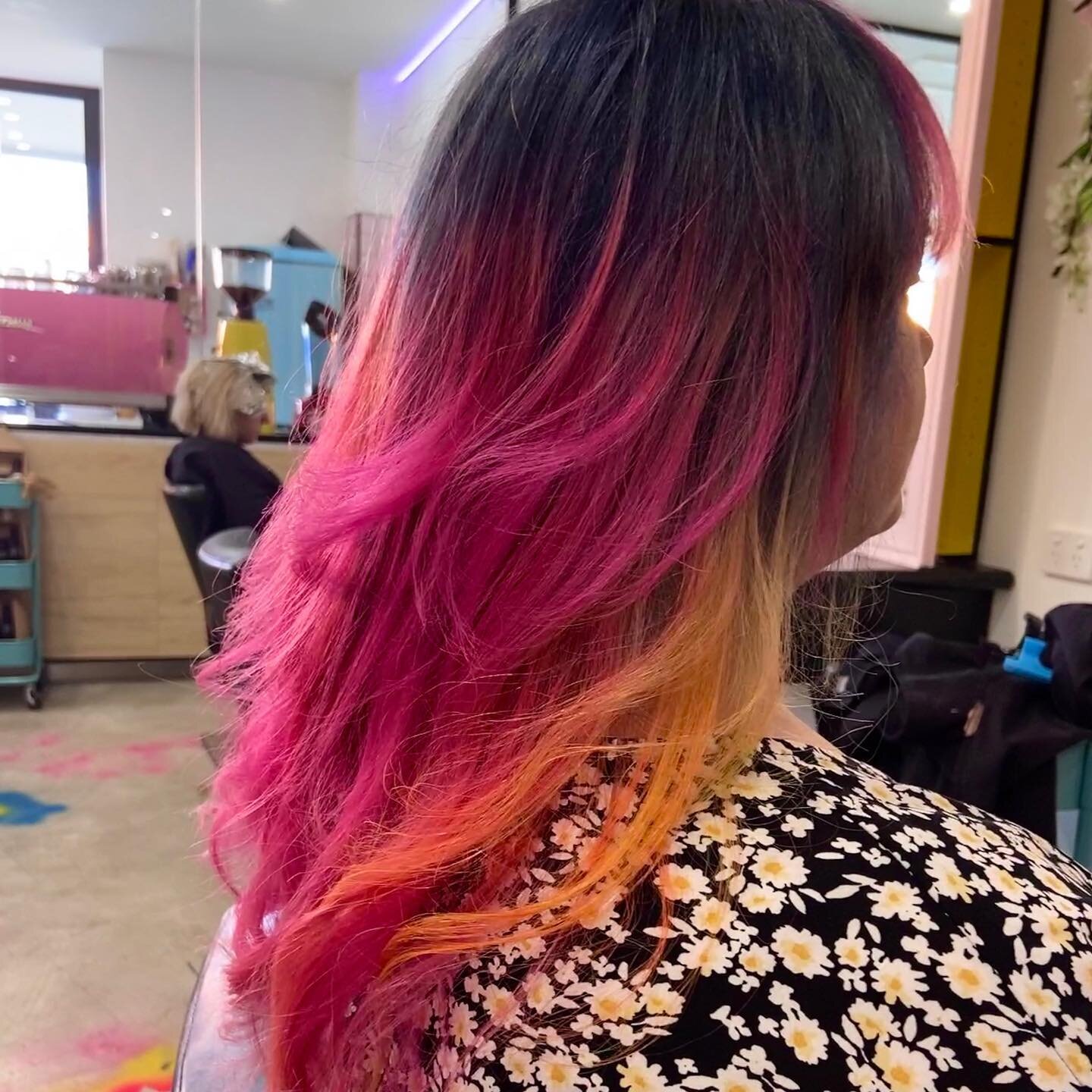 Dark grey and #pink #balayage with a peekaboo #orange and #yellow panel and pink #hairtattoo using @pulpriothair
🌟
To get this colour we had to bleach all the hair. There was at least 18 months worth of regrowth and a washed out green tone on the ol