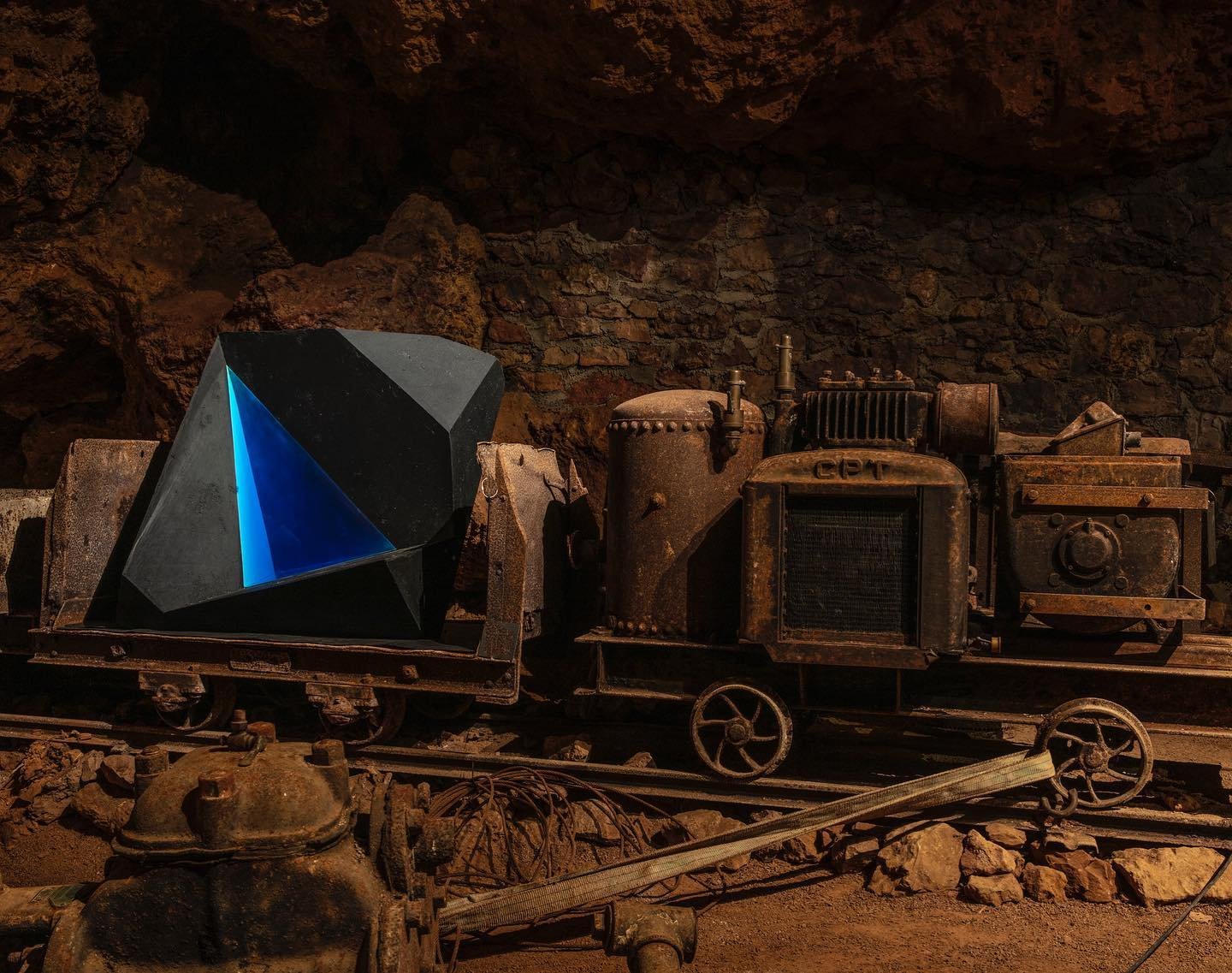 My sculpture &lsquo;Carbon Void Blue&rsquo; looks like it was made for this old mining train in Clearwell Caves. Keeping good company with other works by Damien Hirst, Maggi Hambling, Sarah Lucas, David Mach, Lyn Chadwick, Polly Morgan, Eduardo Paolo