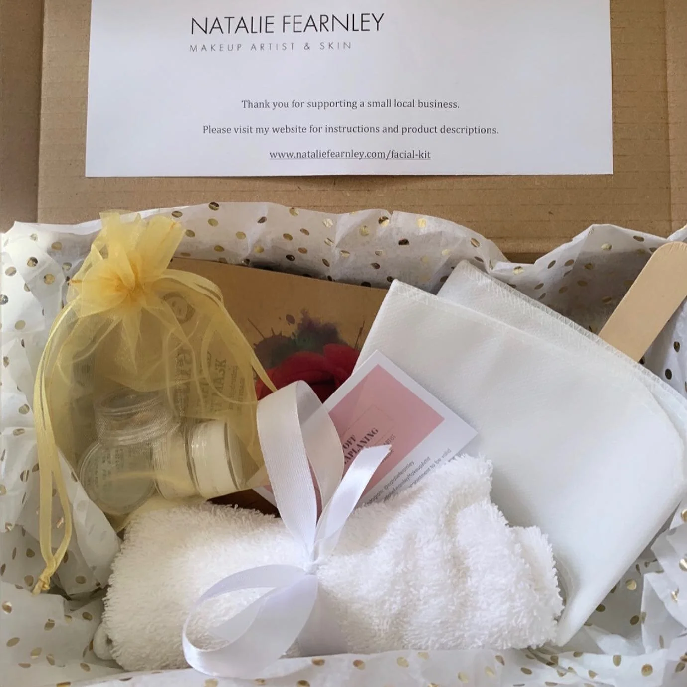 At home facial kits 💛🧖🏻&zwj;♀️
.

Hydrating Vitamin C Infused Facial
.

Swipe for content 👈🏻
.

Currently only 20 available. I might make some more depending on popularity!
.

By purchasing this kit you are helping support a small local business