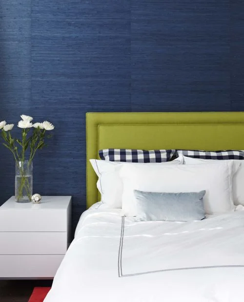 Dramatic, Raw Linen Wallpaper (Casey Design/Planning Group Inc. - Photo by Michael Graydon)