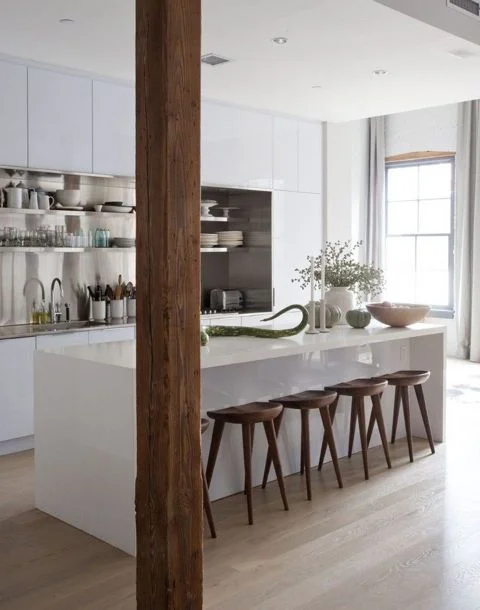 I just love this clean warm kitchen. The shiny cabinets and the matt wood are great dance partners. It reminds me of a cottage we are designing so I'll be sure to post pictures as we're in the construction phase right now.( Remodelista )