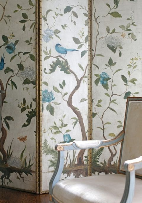 Screen with De gourney wallpaper can be used in the corner of a living room for height and drama, a master bedroom for private dressing or in a ladies' private sitting room. I would love to feature this in an ultra contemporary white interior. ( Belgian Pearls )