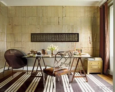 A minimalistic brown and white office is so inviting and chic ( Flickr ).