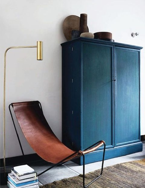 Two statement pieces I love! A sling chair and indigo armoire work hand in hand in this sophisticated living room space ( Tumblr ).