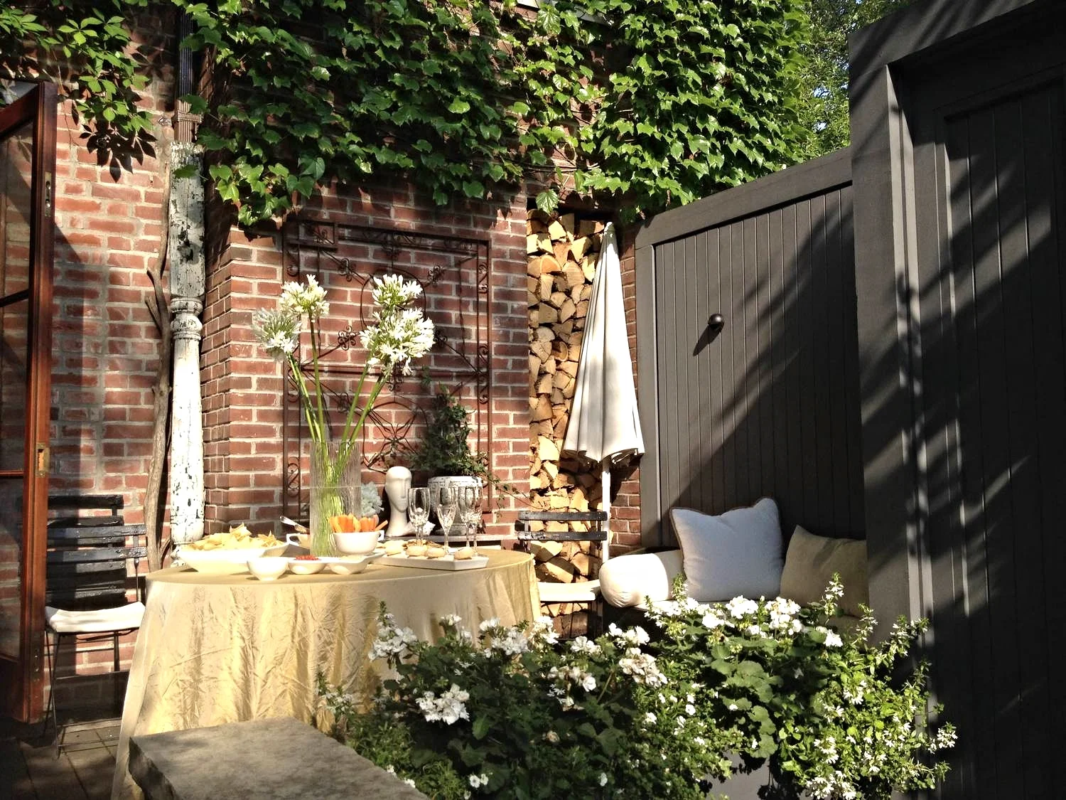 Keeping it low maintenance, preparing things in advance, and going with the flow are some keys to a successful evening with friends and family.