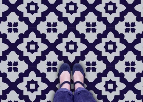 This large graphic patterned blue tile is a great way to add dynamic colour into a space - without spending a fortune! ( Casablanca Flooring )