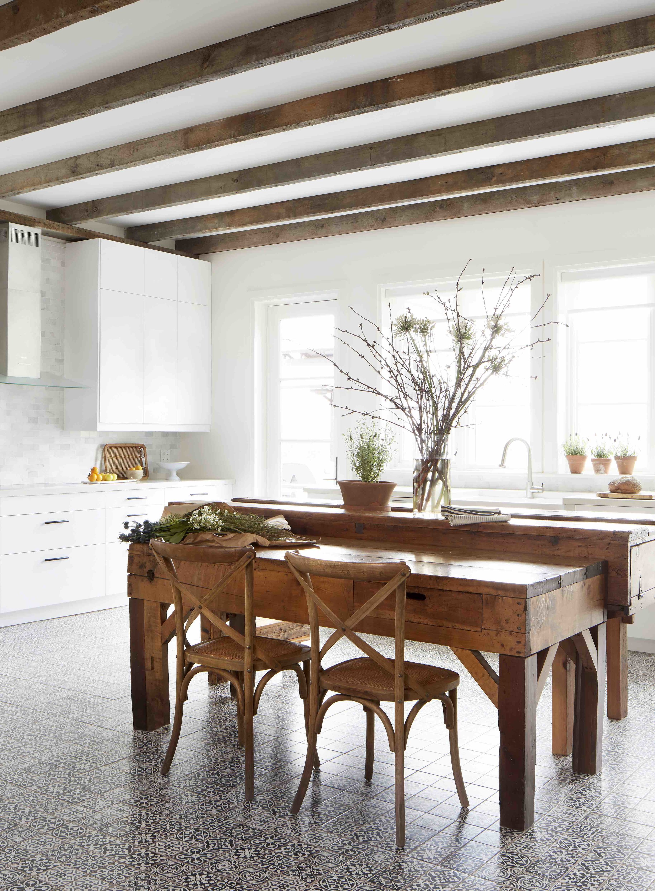 14. MiltonFarmHouse_Kitchen_Overall_Vertical_F1.jpg