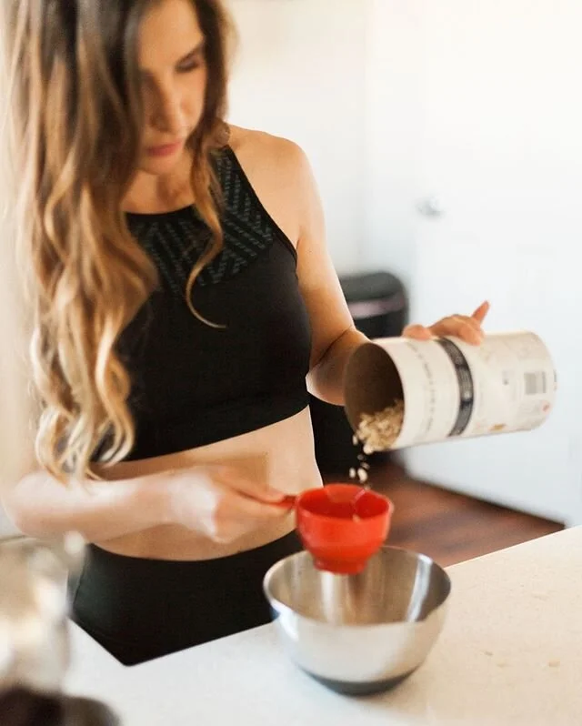 You know what one of the most common struggles my clients have?⠀⠀⠀⠀⠀⠀⠀⠀⠀
⠀⠀⠀⠀⠀⠀⠀⠀⠀
Binge eating and mindless snacking! 😮⠀⠀⠀⠀⠀⠀⠀⠀⠀
⠀⠀⠀⠀⠀⠀⠀⠀⠀
Here are 5 ways to combat that!⠀⠀⠀⠀⠀⠀⠀⠀⠀
⠀⠀⠀⠀⠀⠀⠀⠀⠀
1. Not restricting &ndash; learning how to eat treats 🍪 w