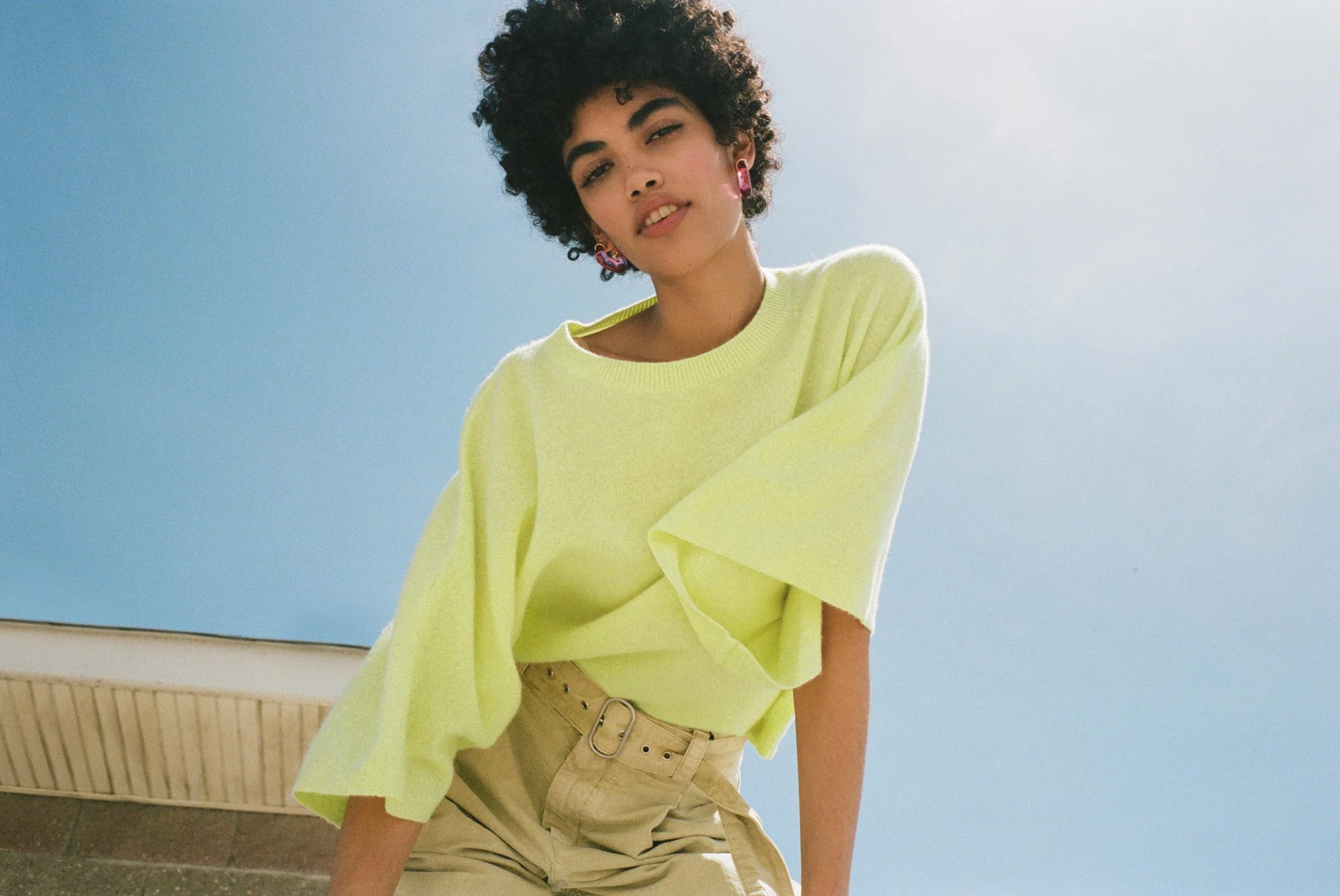 19731_CASHMERE-CROPPED-PONCHO-TOP_NEON-CITRUS_VA_03.jpg