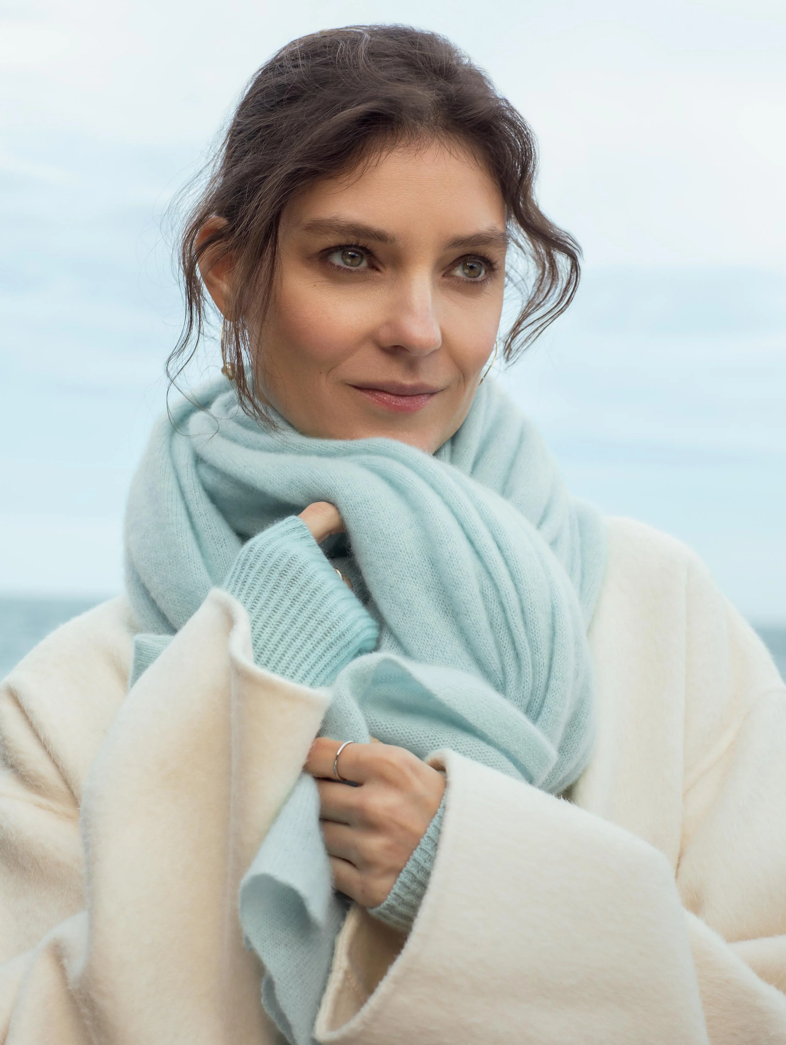 4547T_CASHMERE-TRAVEL-WRAP_SOFT-CYAN_KN_4.jpg