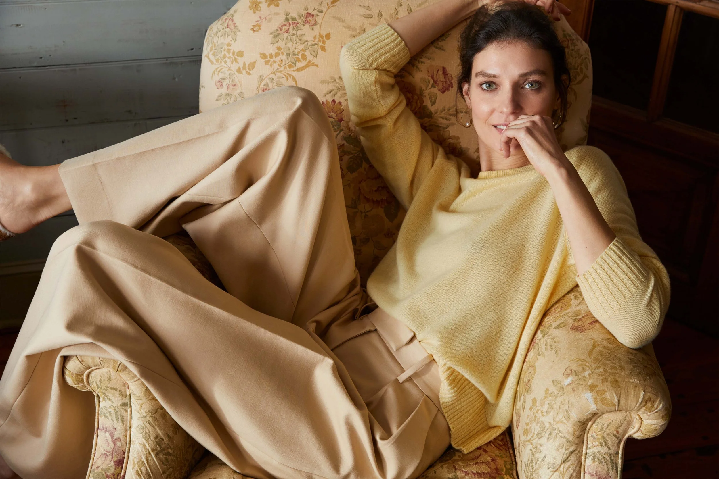 19281_CASHMERE-CREWNECK-SWEATSHIRT_BUTTER_KN_1.jpg