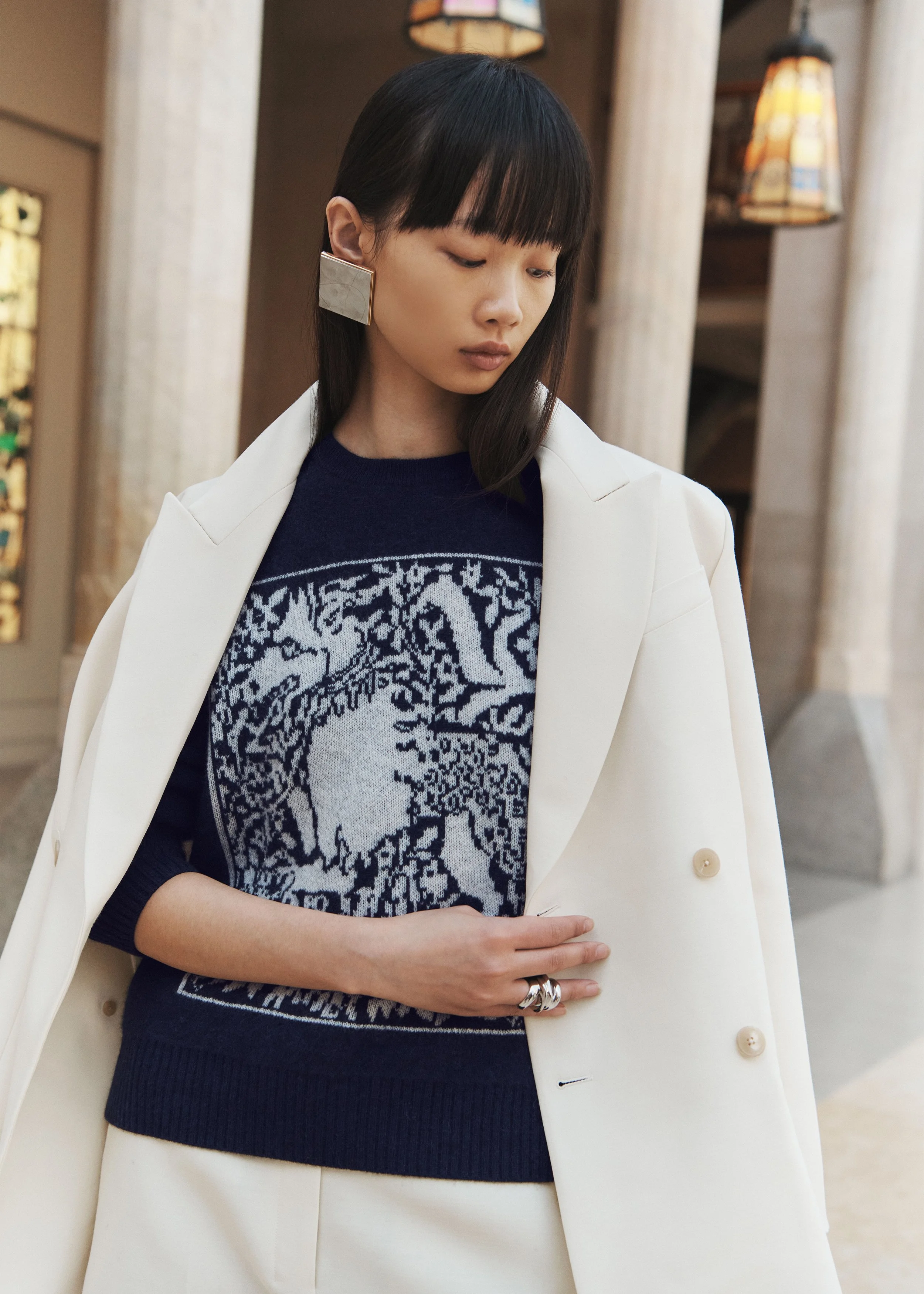 20722_Cashmere-Dragon-Tapestry-Crew_Deep-Navy_HZ_02.jpg