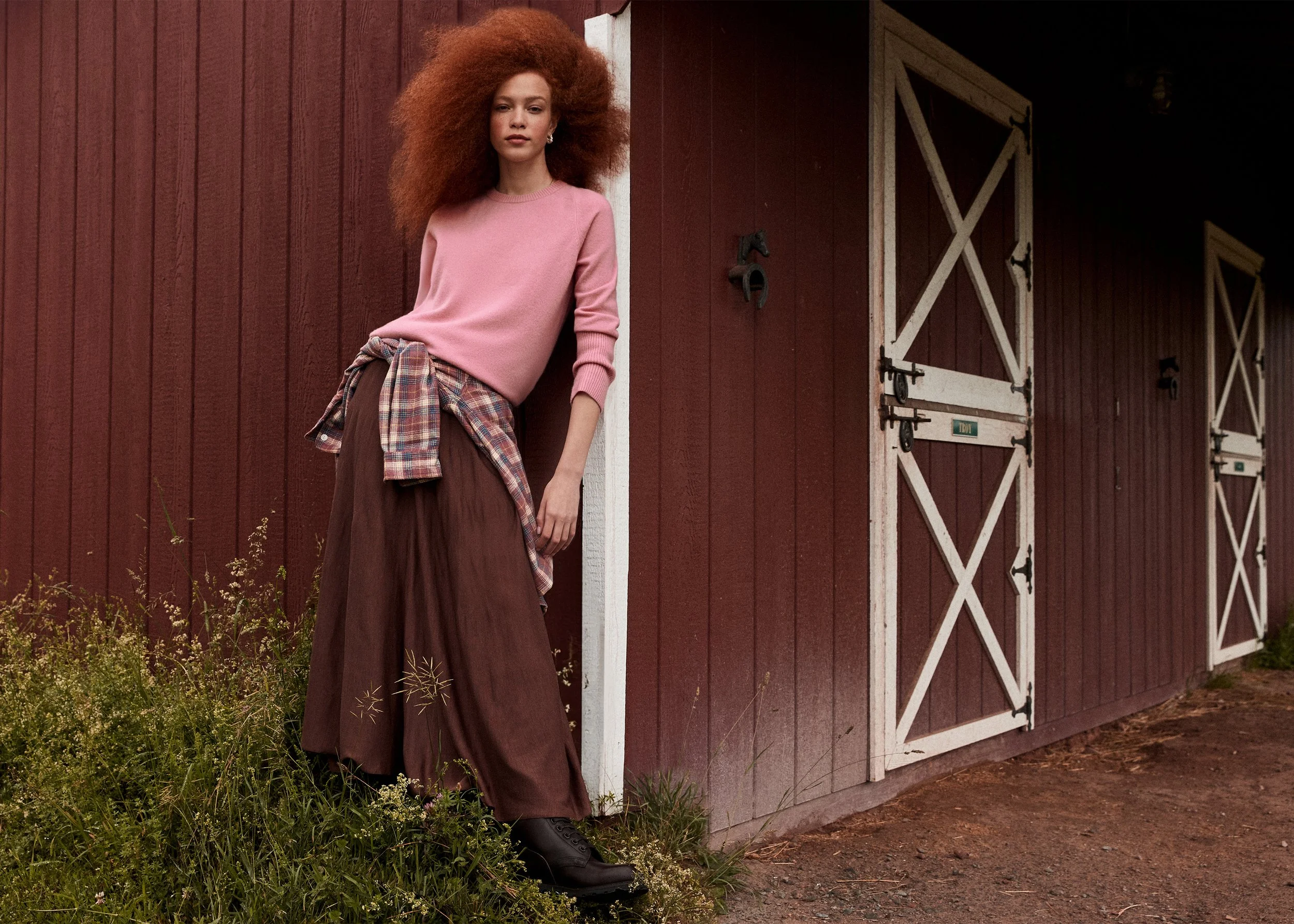 20416_Cashmere-High-Rib-Cuff-Crew_Carnation_TS_02.jpg