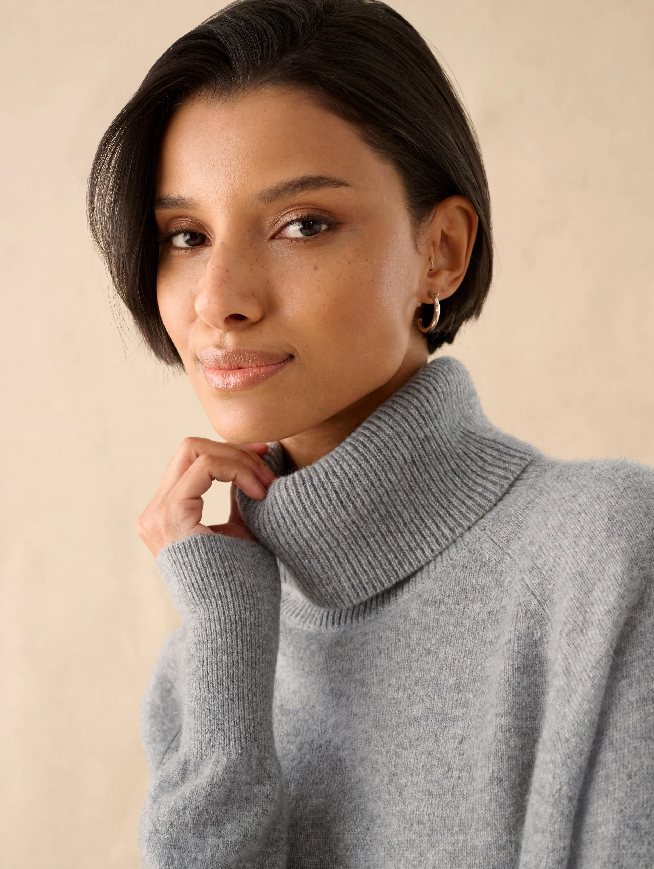 18989_CASHMERE-ESSENTIAL-TURTLENECK_GREY-HEATHER_SM_03.jpg