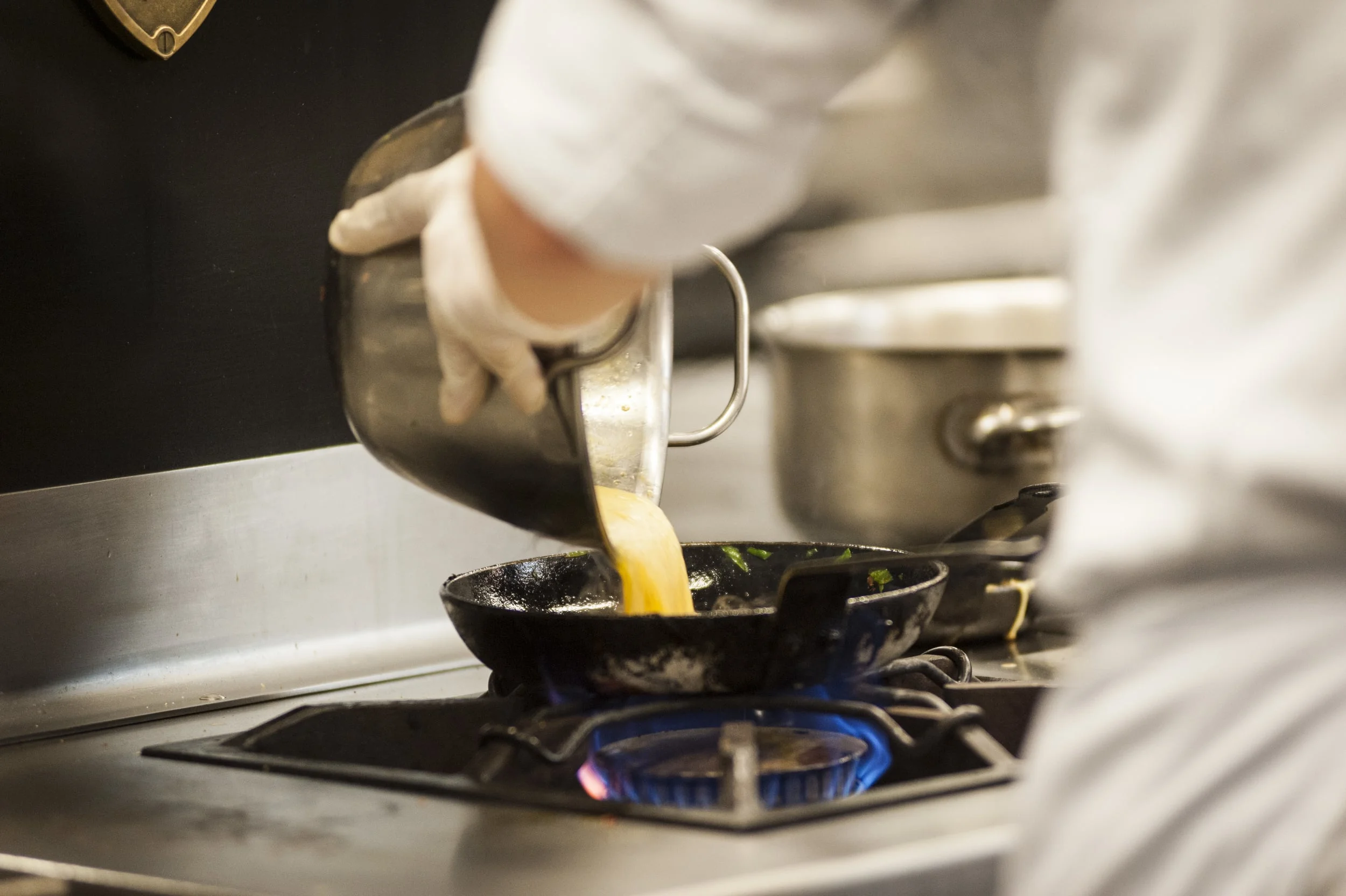 COCINA PREPARATIVOS DESAYUNO_DSC9894.JPG
