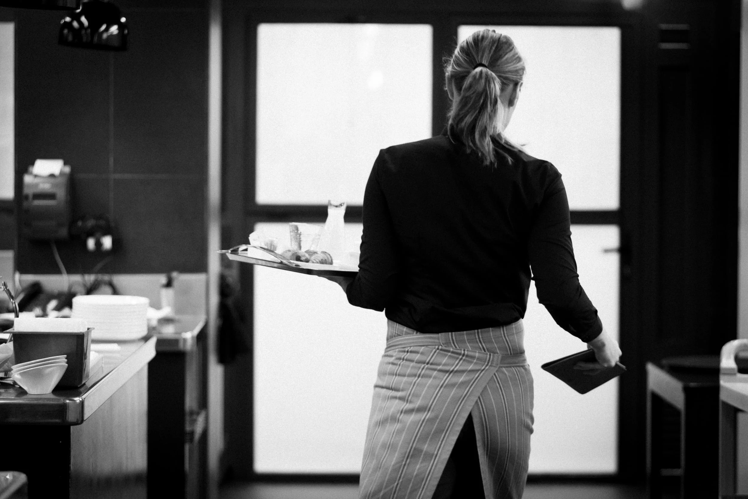 COCINA PREPARATIVO DESAYUNO BLANCO Y NEGRO_DSC9883.JPG