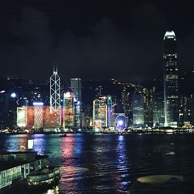 Back in Hong Kong after two long weeks of business trip in China. #backinhongkong #ilovemyjob #businesstrip #workandtravel #designerlife #hongkong #ilovehk #kowloon #kowloonnightview #nightlife