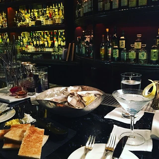 Dry martini, oysters and caviar, medicinal supplements for my soul! #fridaynight #tgif #lobsterbar #weekendfun #ilovehk #drymartini