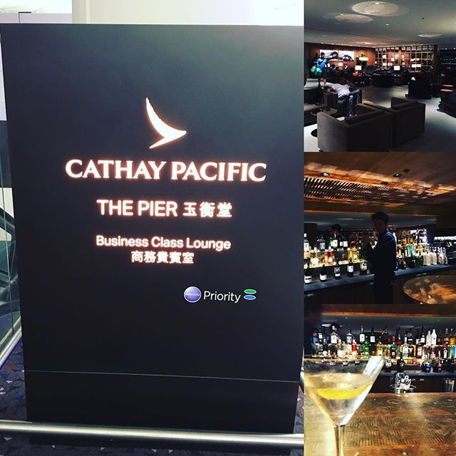 A drink (actually drinks...) before flight #cathaypacific #businesstrip #redeye #parisherewego