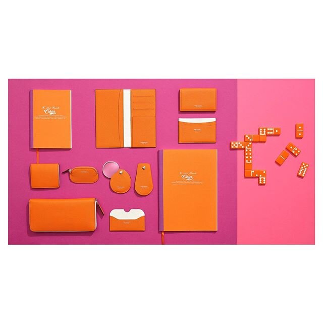 Think pink or orange or... The notebooks are available in many colors. Check out the new website by @prantl1797 with our very mood-lifting, colorful photos. 
#prantl #stationary #leatherproducts #luxury #stilllife #stilllifephotography #stilllifephot