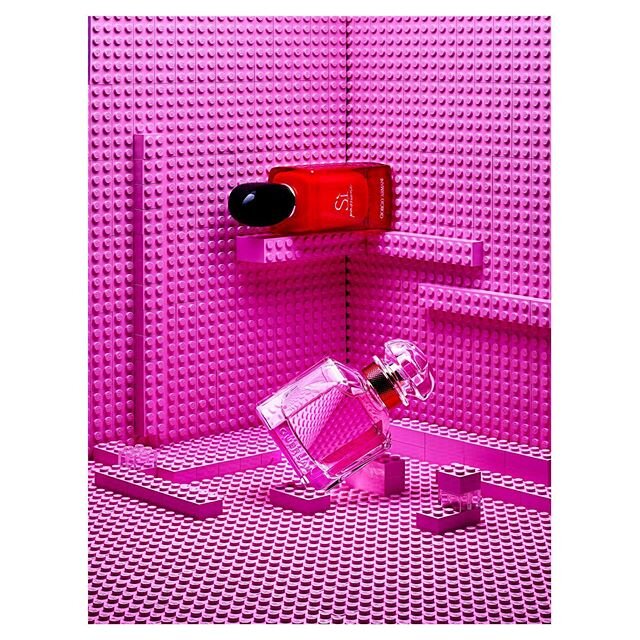 Well, we had lots of time during the lockdown to play with Lego 😉. Actually those images were shot back in February for @ellegermany. Many thanks to the lovely ladies @sarahmariaxx and @lisa_dmml 💕

#stilllife #stilllifephotography #stilllifephotog