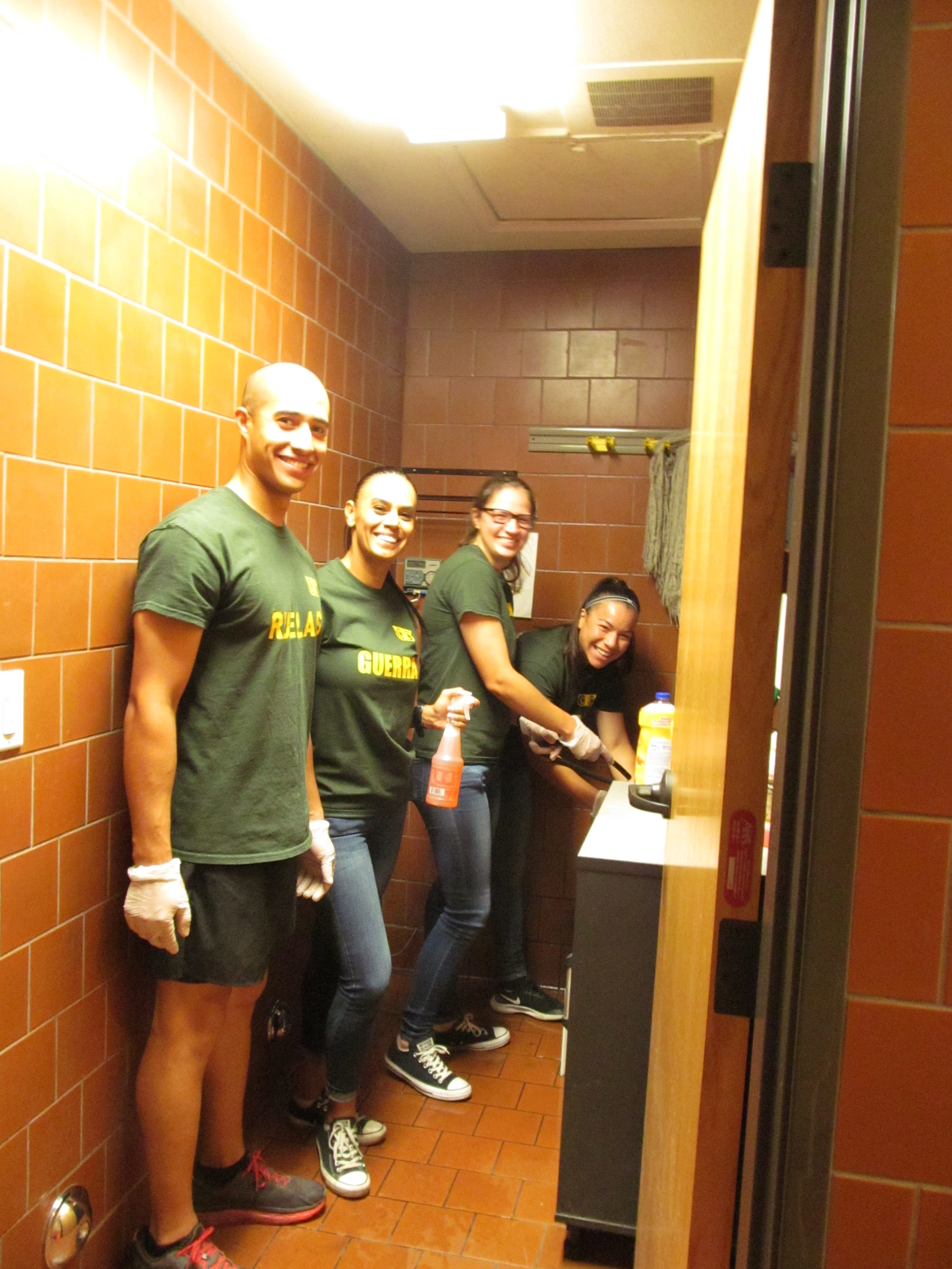 IMG_4231_Keeping it clean at Alessandro.JPG