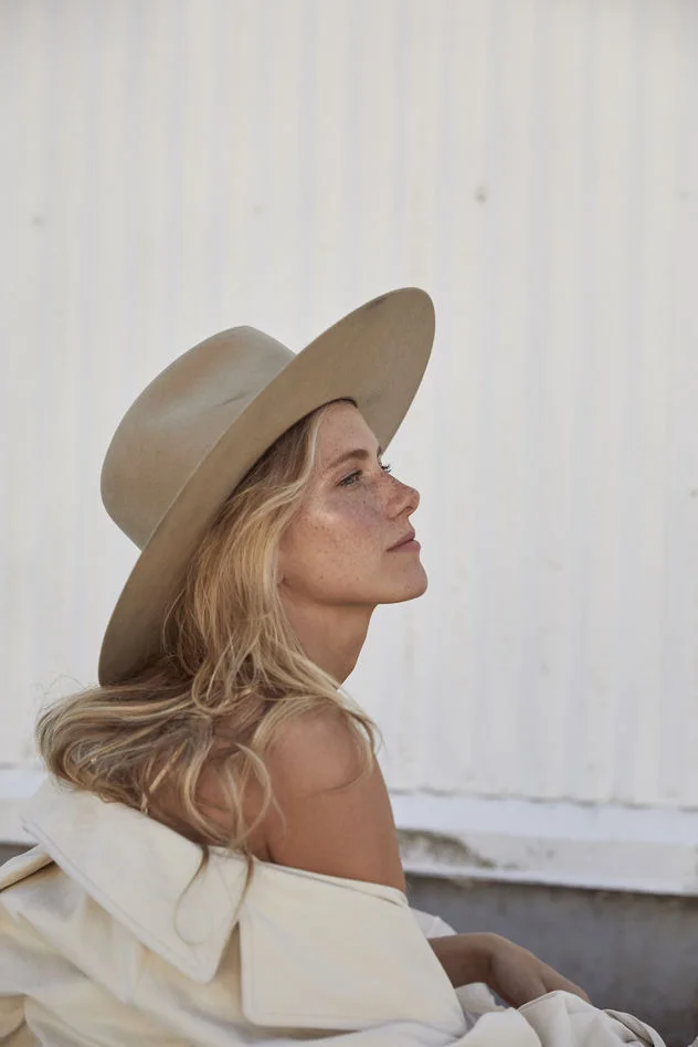 silja-phil-by-kate-moore-co-alyssa-pizer-mgmt-04.jpg