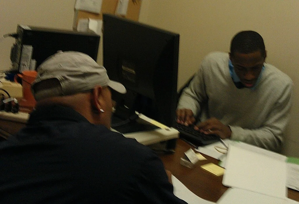 Tolani Oluwatomi Odutayo (r) with client