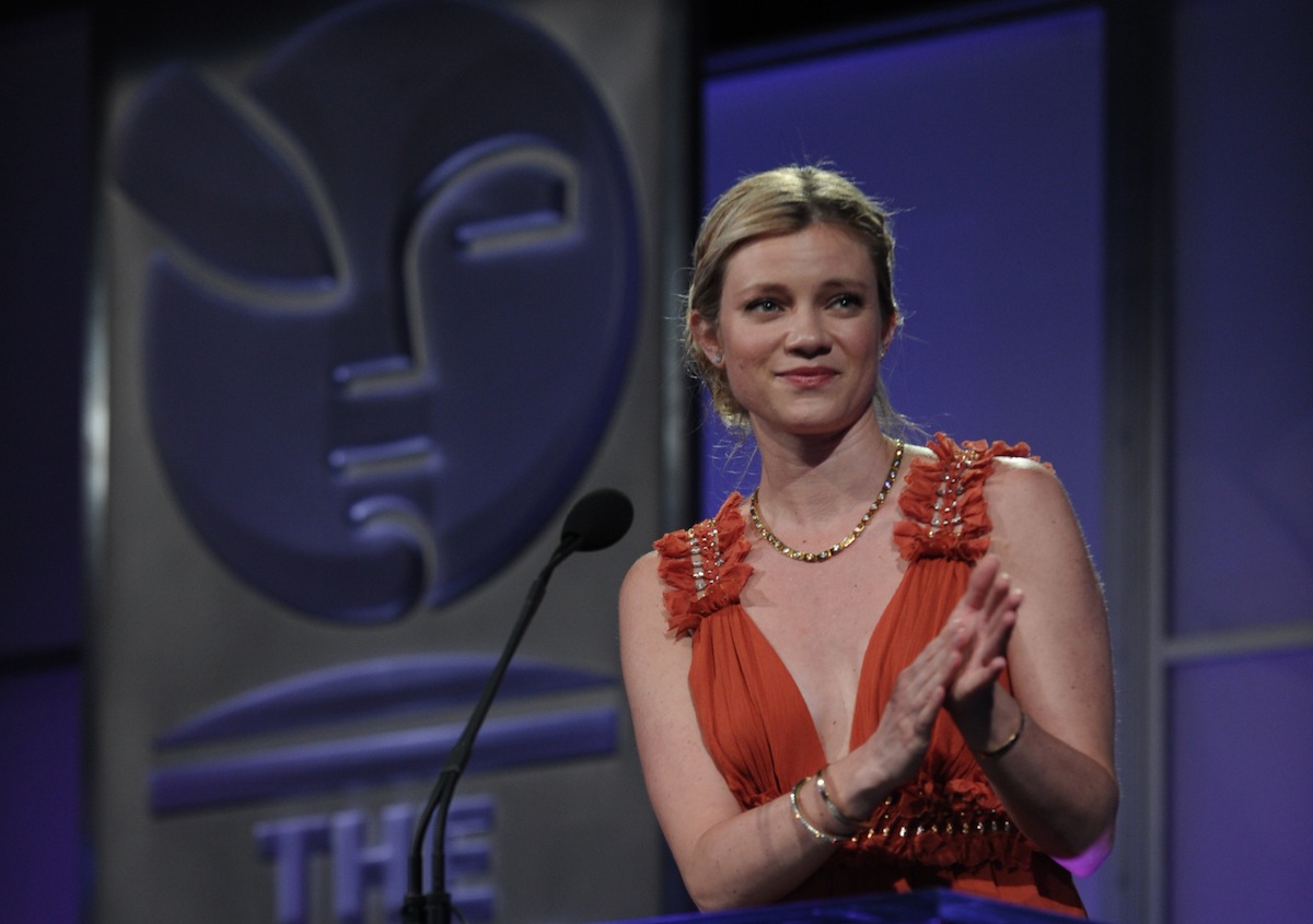 Presenter Amy Smart