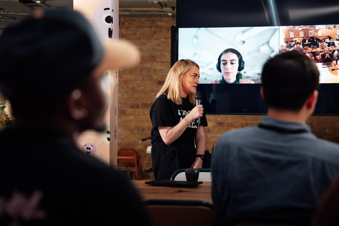 Hybrid Events Explained: Combining In-Person and Virtual Experiences