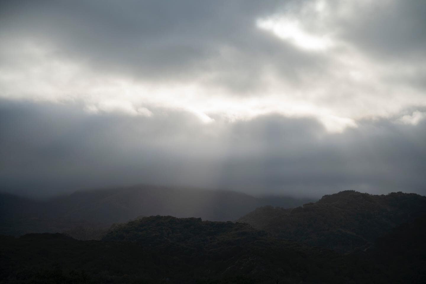 Some sun rays I had to pull over to shoot during a drive to Disneyland in December.
➖
I was supposed to pick up @thedylanhowell at LAX and stopping to shoot these photos would have made me late, but his flights kept getting ridiculously delayed and c