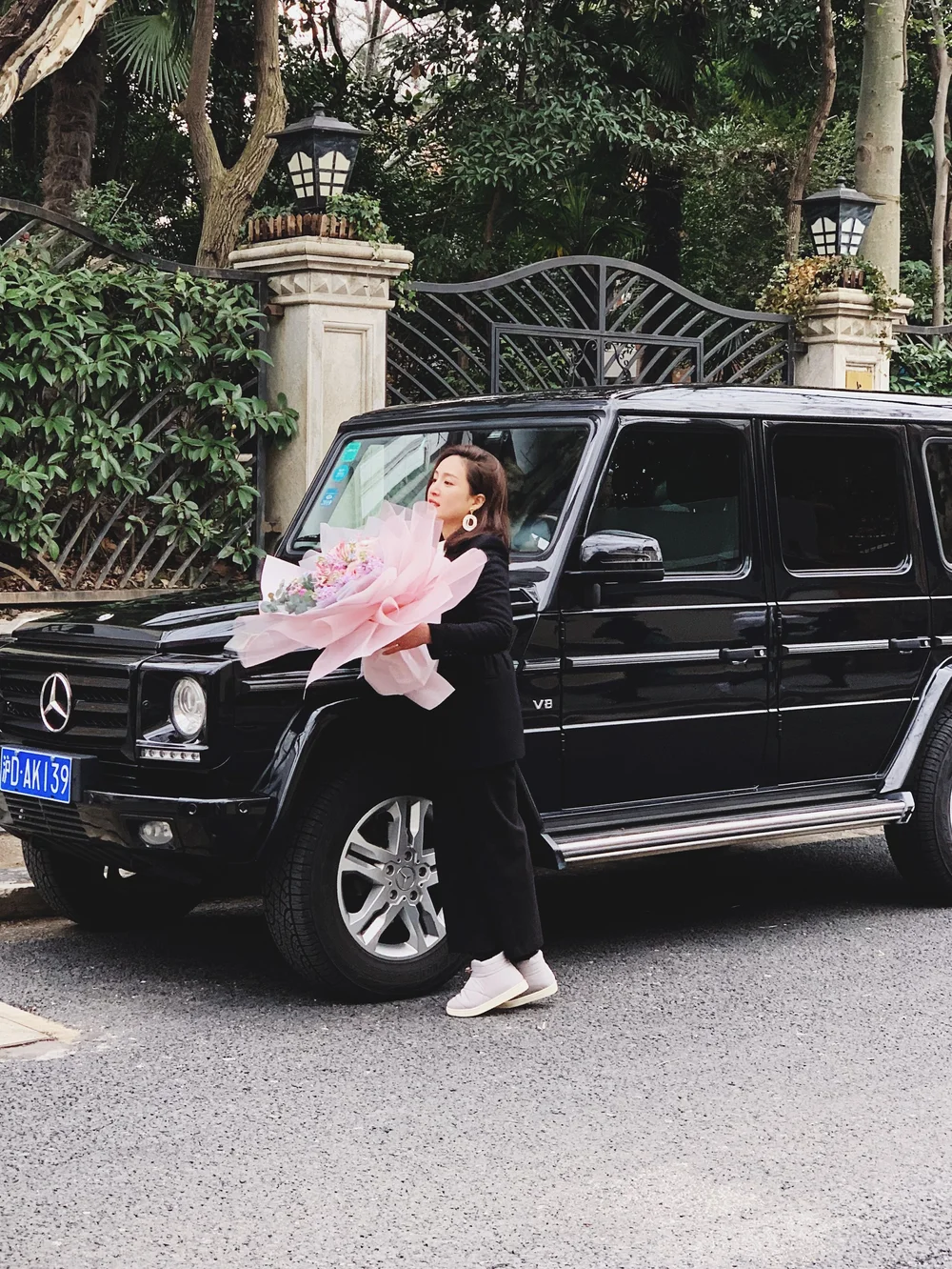 China Musings 22 Chinese Women And Luxury Cars Omid Scheybani