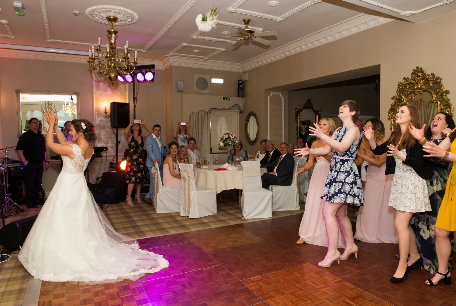 throwing-the-bridal-bouquet-24.jpg