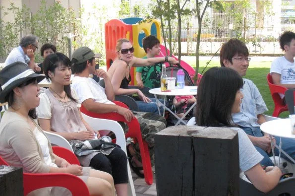 enjoying outdoor live