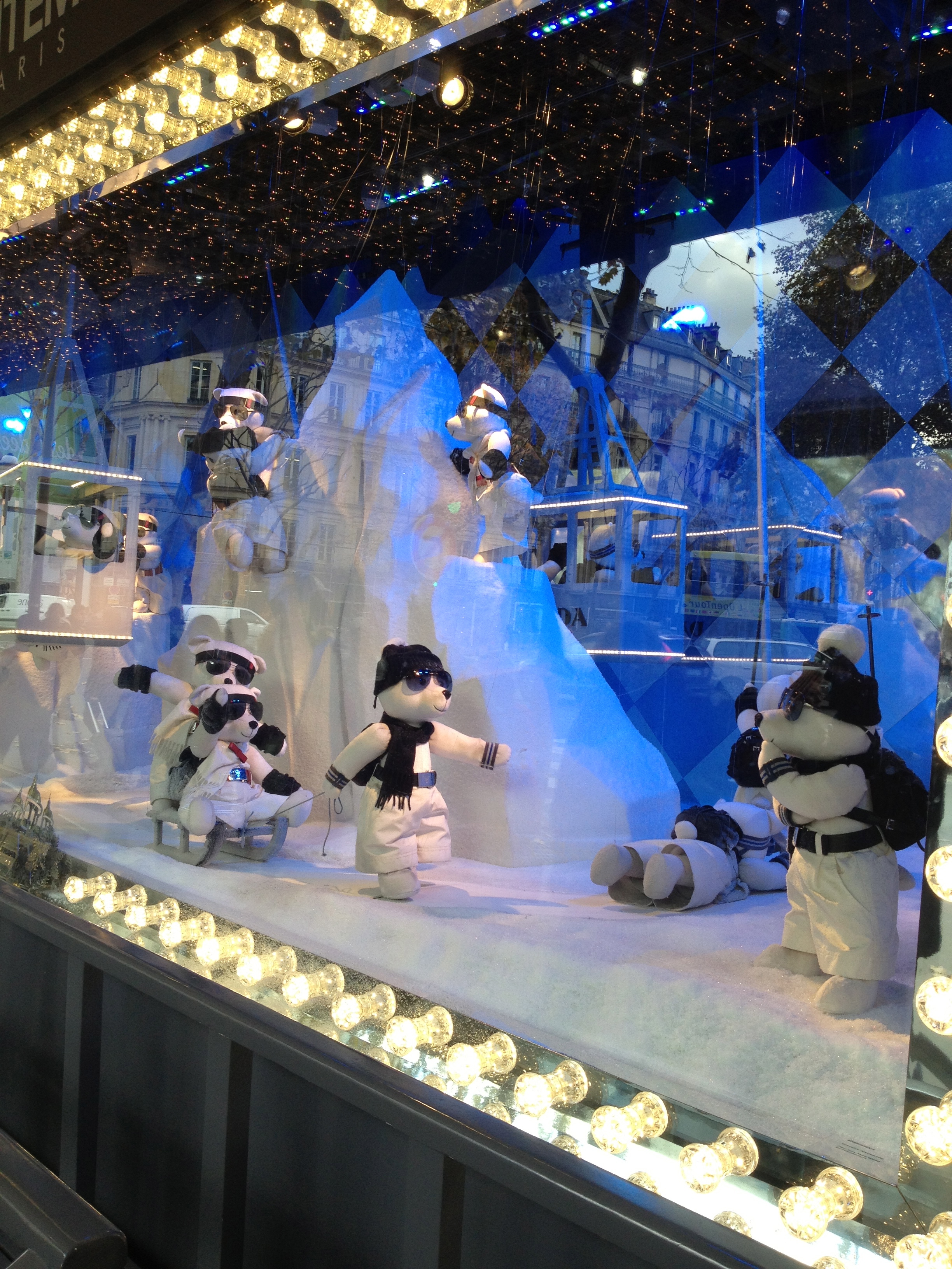  Printemps Prada snow window display with each mechanical teddy wearing a mini Prada backpack. 