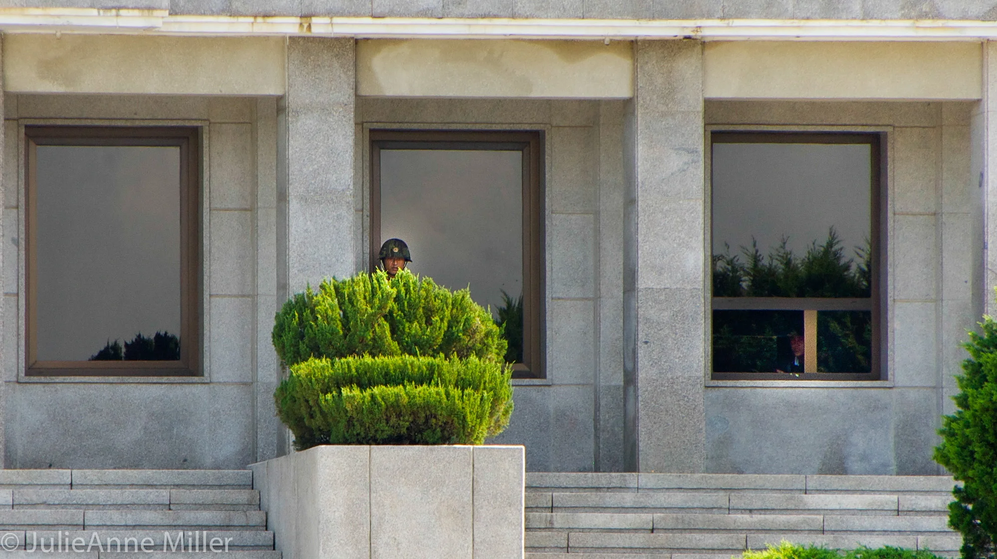 NK soldiers peeping