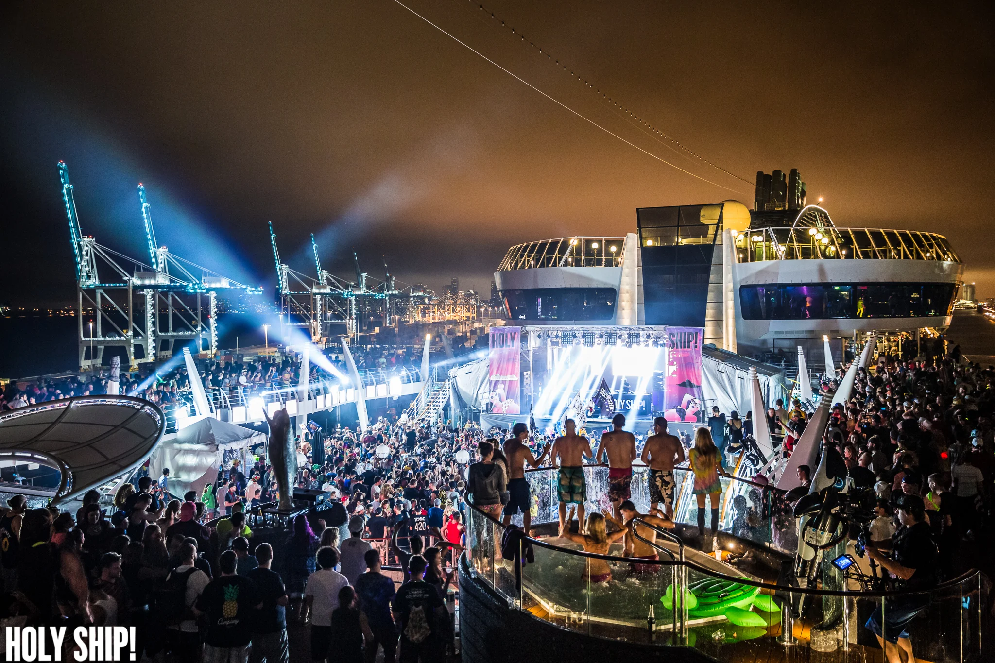 HolyShip_Jan16-alivecoverage-4.jpg