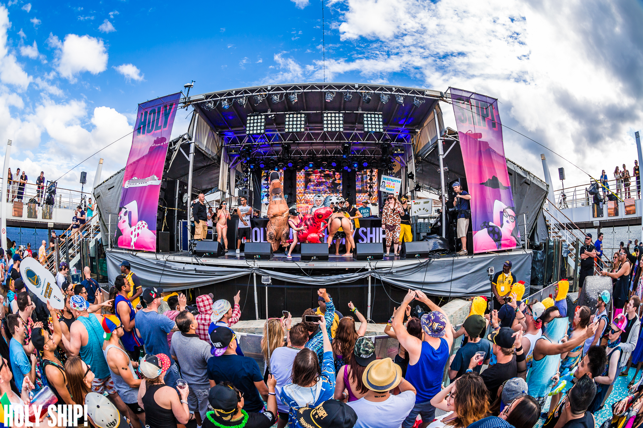 HolyShip_Jan16-alivecoverage-10.jpg