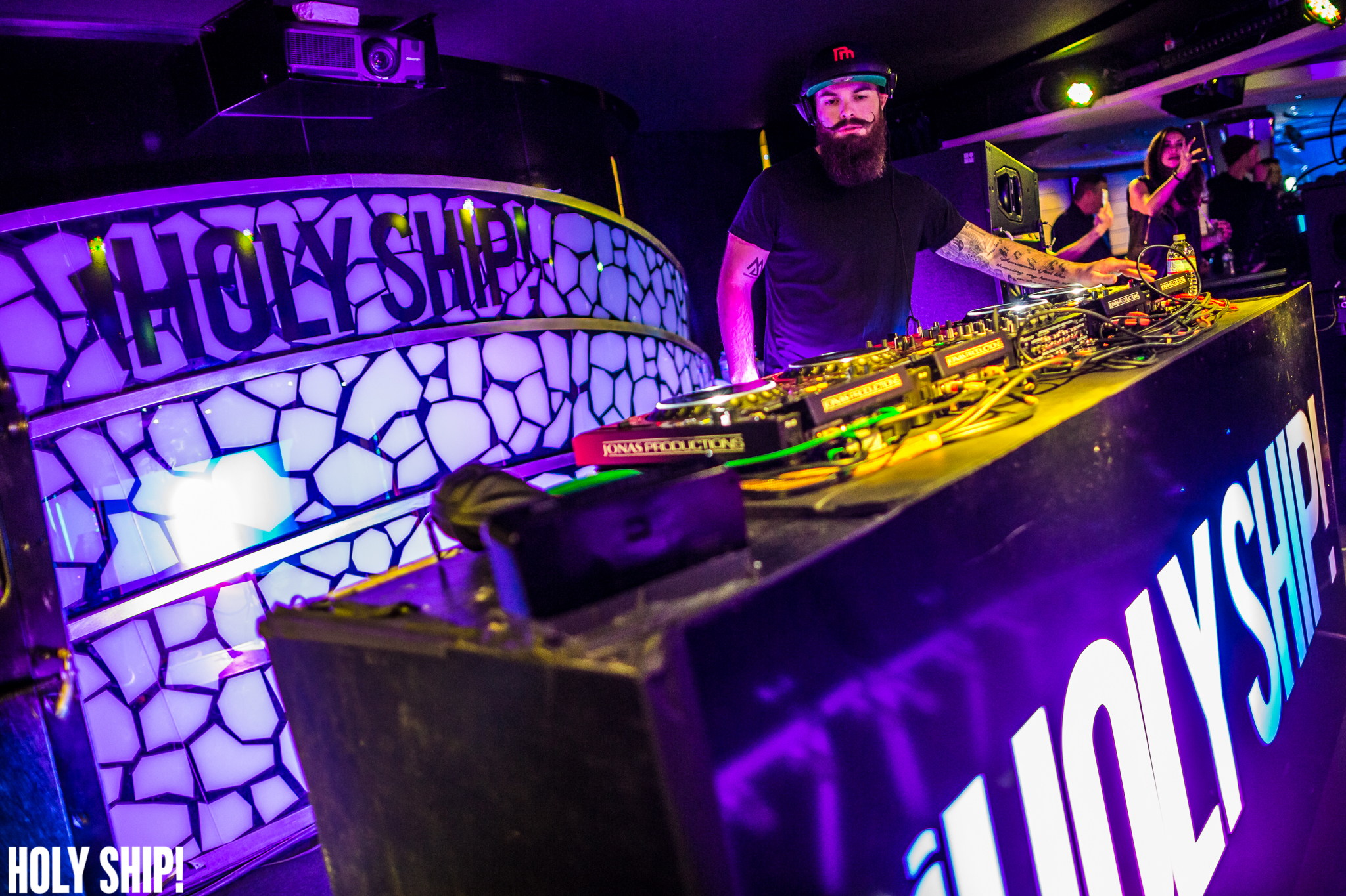 HolyShip_Feb2016_alivecoverage-8.jpg