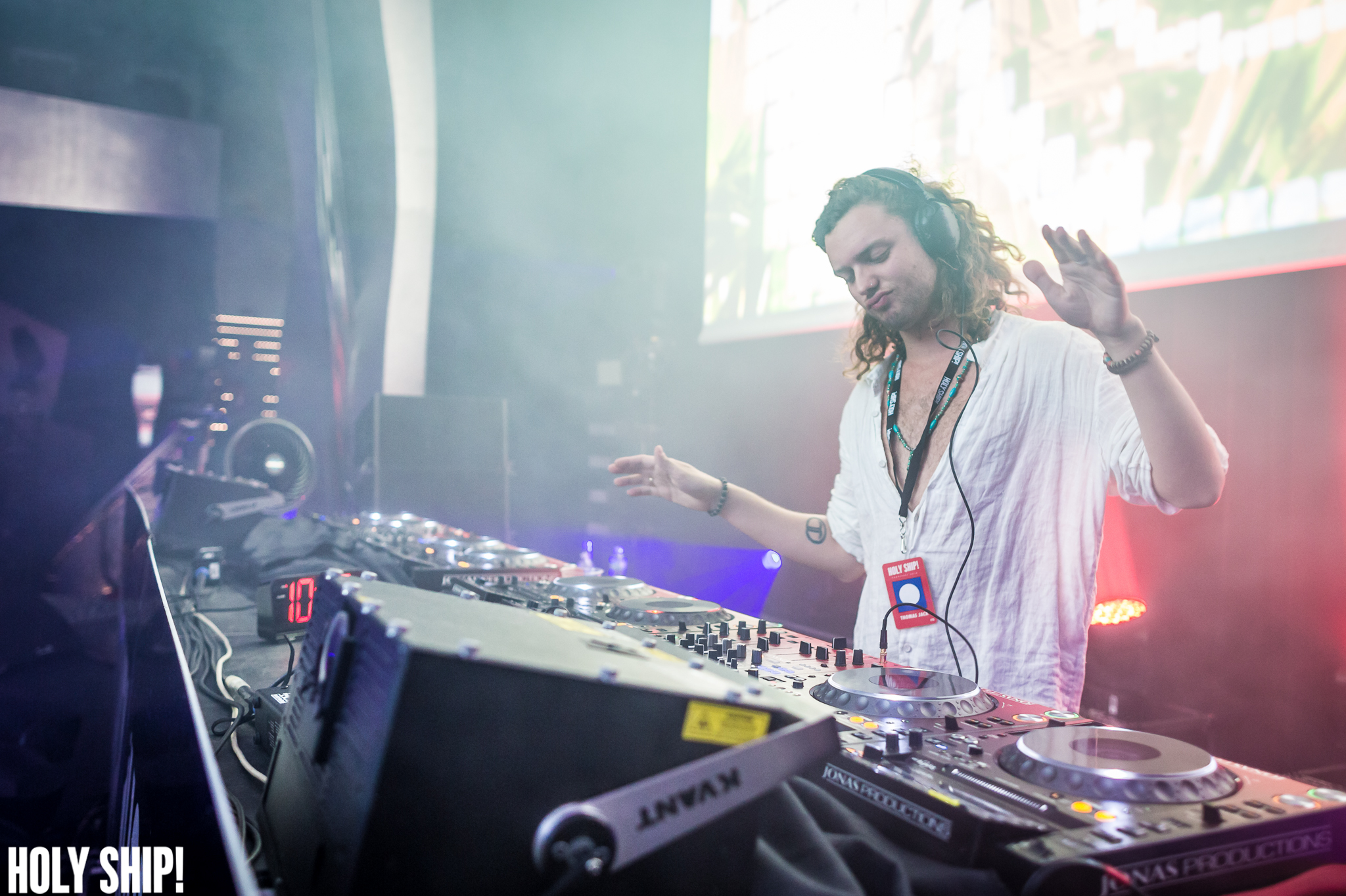 HolyShip_Feb2016_alivecoverage-10.jpg
